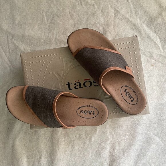 Taos Footwear Shoes - NWOT Taos army green hemp thong sandals, never worn, size 8